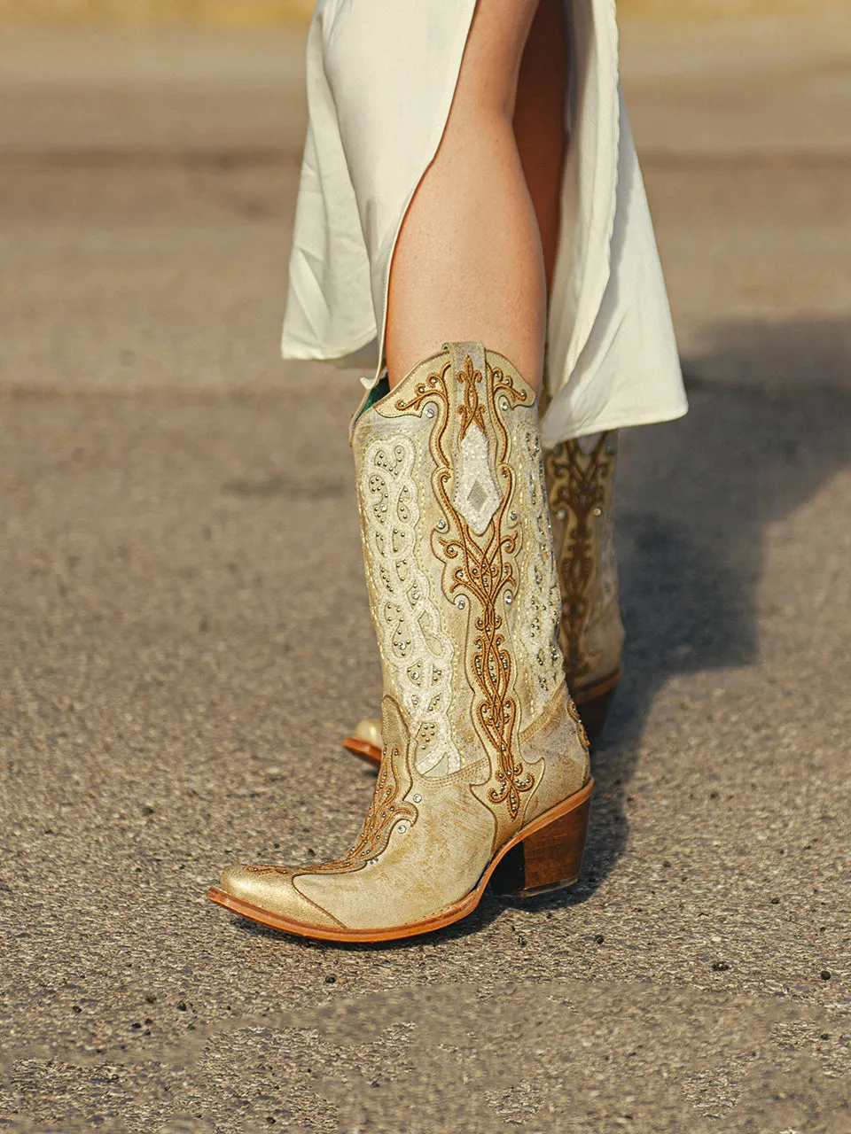 C3895 - WOMEN'S WHITE EMBROIDERY GOLDEN OVERLAY WITH CRYSTALS AND STUDS SNIP TOE COWBOY BOOT